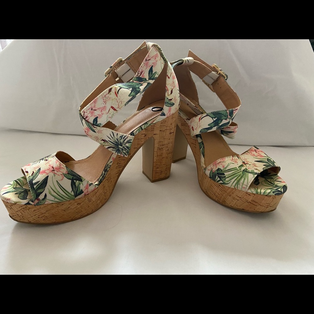 H&M Tropical Floral Fabric Peep Toe Strappy Cork Platform Heels 9.5. Like new